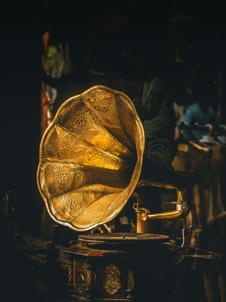 Brass-horn gramophone cabinet