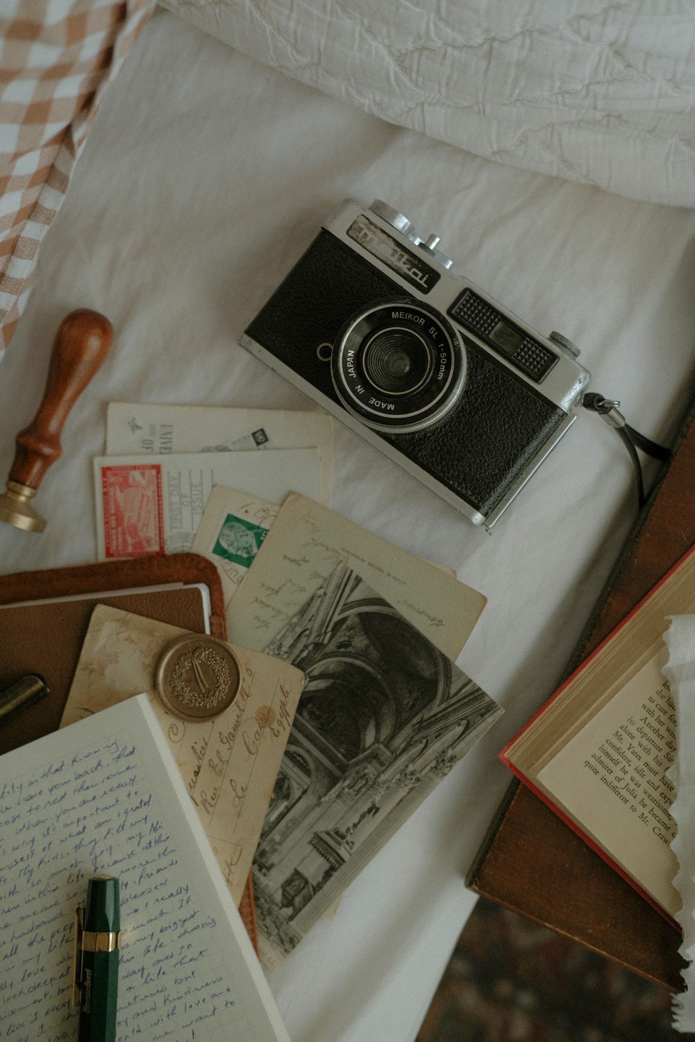 Camera and correspondence display collection